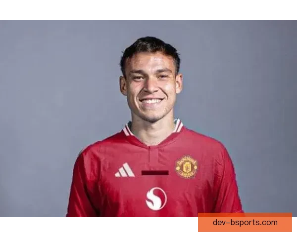 乌加特正式加盟曼联引发热议 探讨红魔新援如何提升中场实力