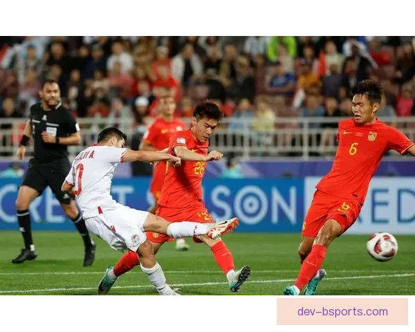 中国男足客场遭卡塔尔逆转判罚争议引发热议